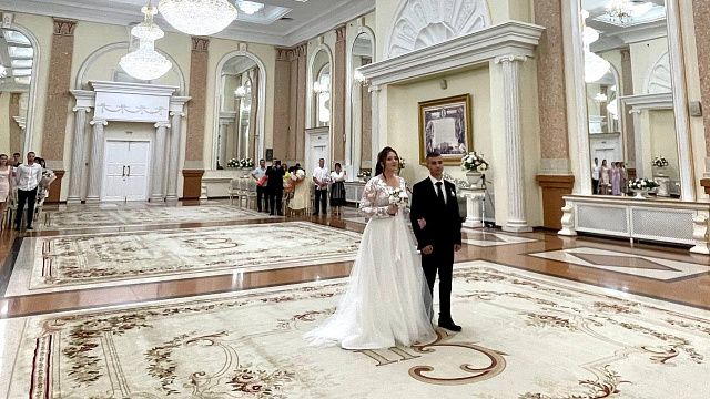 В Росстате сообщили, в каком возрасте жители Кубани чаще всего вступают в брак, фото телеканал "Краснодар"