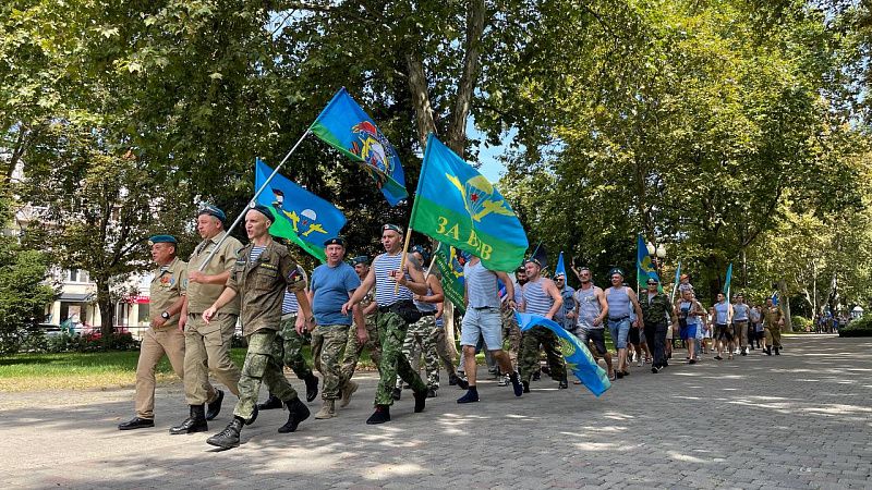 Десантники Краснодара промаршировали по центральным улицам города. ФОТО