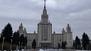Студенты МГУ на дорогих авто заняли тротуары из-за нехватки парковок в Москве