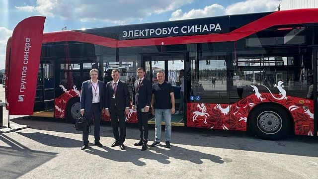 Глава Краснодара обсудил развитие городского транспорта на выставке «Иннопром»