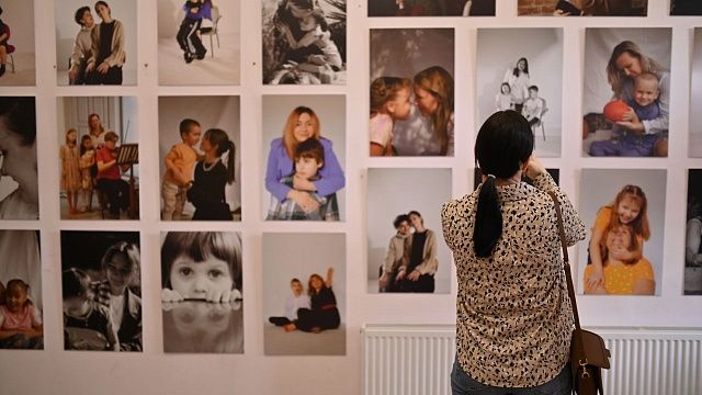В Краснодаре открылась благотворительная фотовыставка