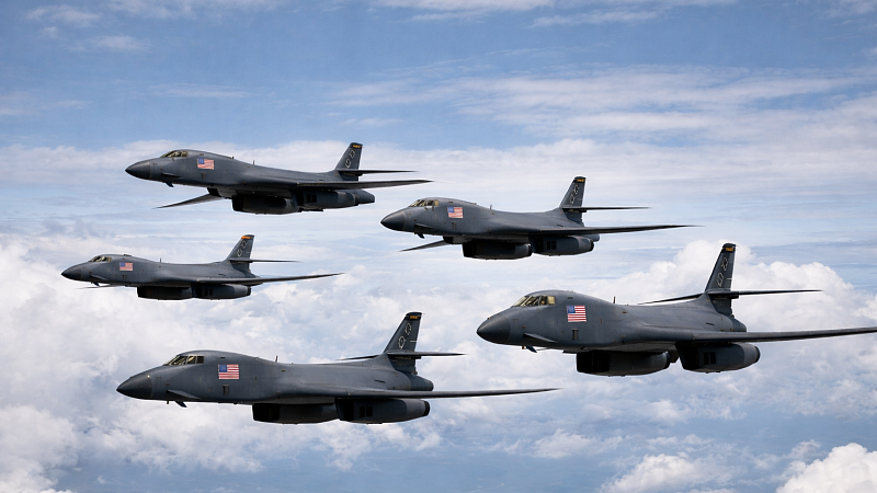 Пять американских бомбардировщиков B-1B Lancer вернулись после миссии над Ираном