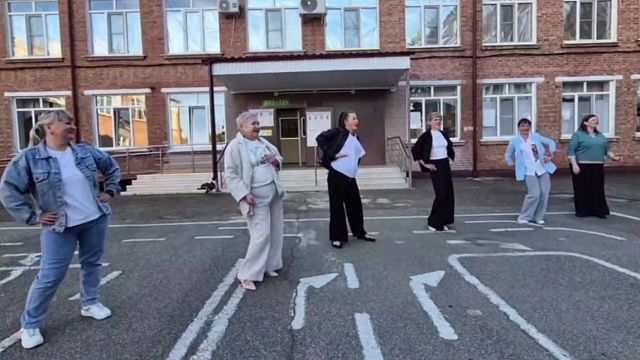 Утреннюю зарядку провели на избирательном участке в Краснодаре  