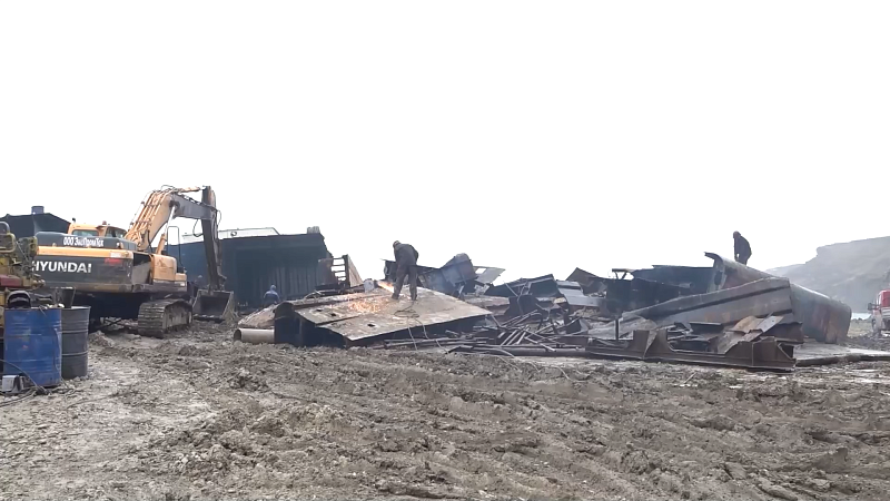 Два последних танка «Волгонефть-239» утилизируют специалисты в Анапе