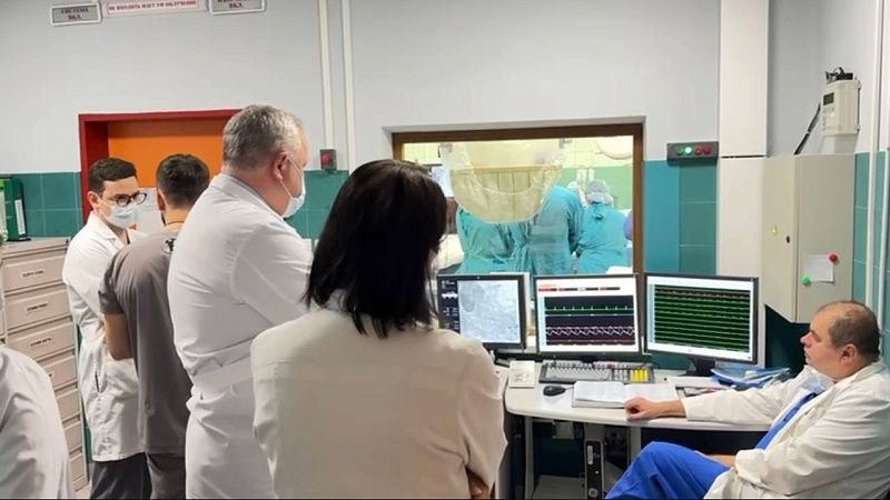 Хирурги Краснодара впервые имплантировали уникальный аортальный клапан