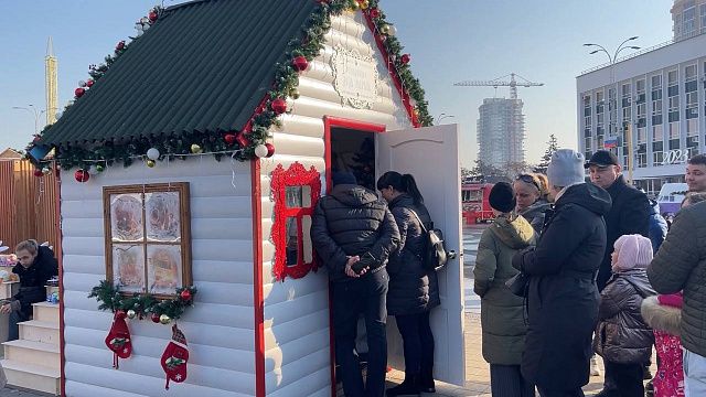 Резиденция Деда Мороза в центре Краснодара работает ежедневно до 17 часов Фото: Телеканал «Краснодар»