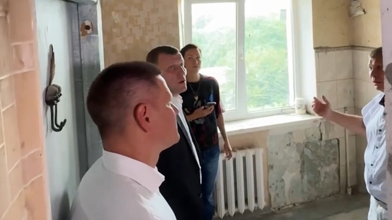 Наумов проверил восстановление дома после атаки БПЛА в Краснодаре 