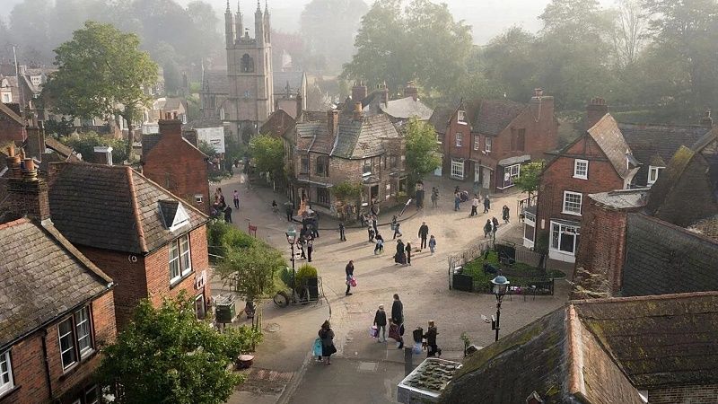 Догола разделся и пошёл гулять по улицам учитель математики в Великобритании