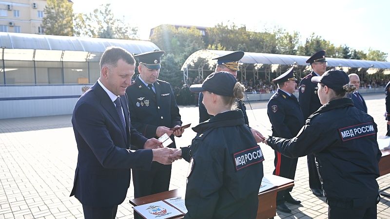 Около 400 первокурсников Краснодарского университета МВД России приняли Присягу