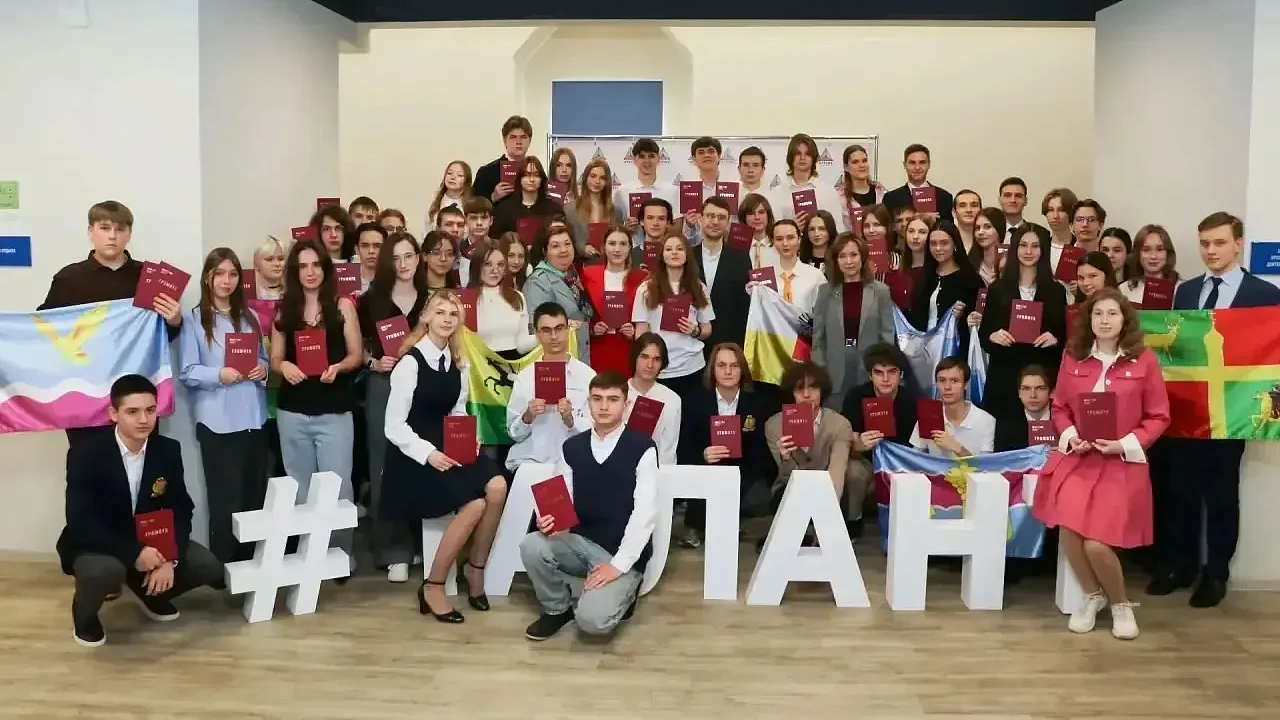 Краснодарских участников Всероссийской олимпиады школьников поздравил Наумов