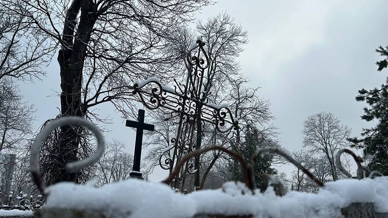 В соцсетях появилось видео с гробом на санках под Калугой