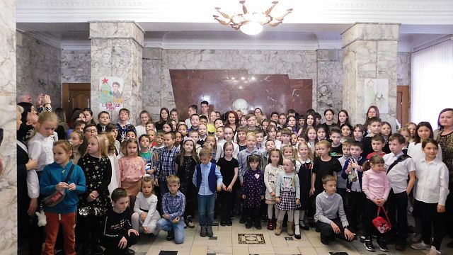 В Доме союзов Краснодара наградили участников детской творческой акции в поддержку российских военных