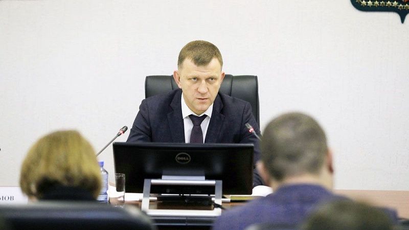 Евгений Наумов поручил проверить обоснованность вырубки деревьев в историческом квартале