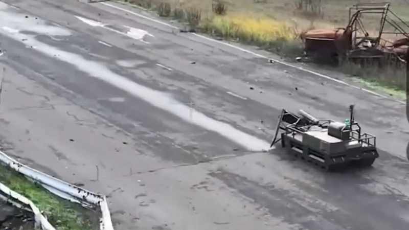 Появилось видео работы наземных роботов «Курьеров» на фронте