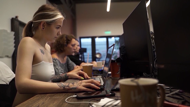 Вывески только на русском, кондуктор - врач, зуммеры захватили «Одноклассники». Новости 27 февраля