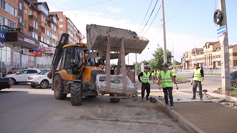 Новые тротуары и велодорожки оборудуют по улице Московской в Краснодаре