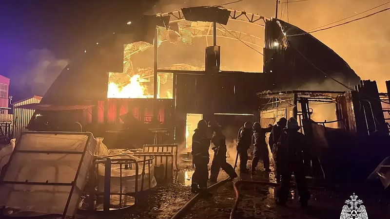 Ночью потушили крупный пожар в хуторе Копанском под Краснодаром