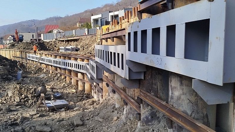 Разрушенную в прошлом году сильными дождями дорогу отремонтируют в Сочи