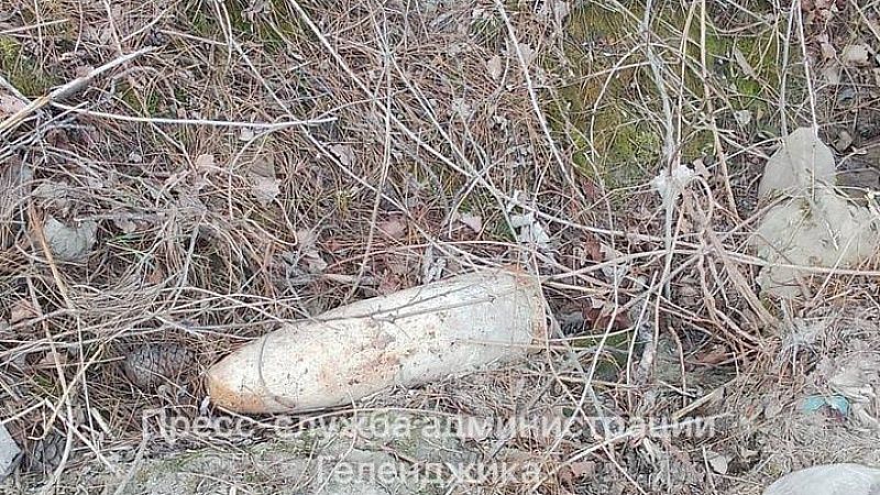 Саперов вызвали на субботник из-за снаряда в Геленджике