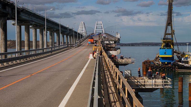 Крымский мост временно закрыт для движения автомобилей