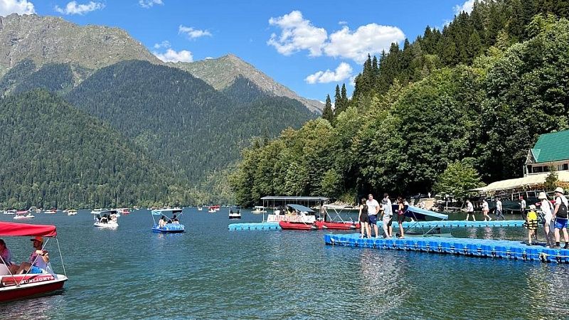 Бронирования упали почти в два раза после слов чиновницы о «Дошираке» в Абхазии