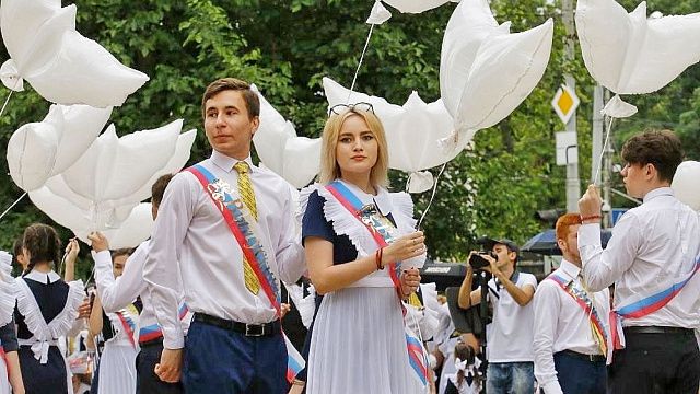Мэр Краснодара поздравил выпускников города с окончанием школы 