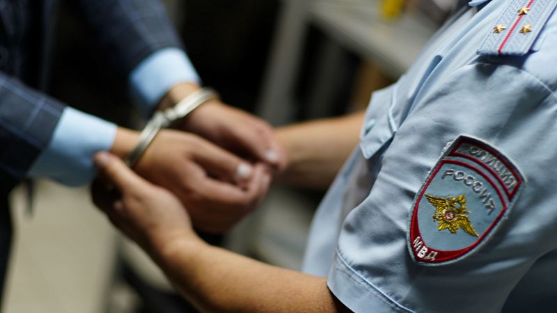 В Краснодаре мужчина залез в окно к бывшей девушке и похитил 30 тысяч рублей