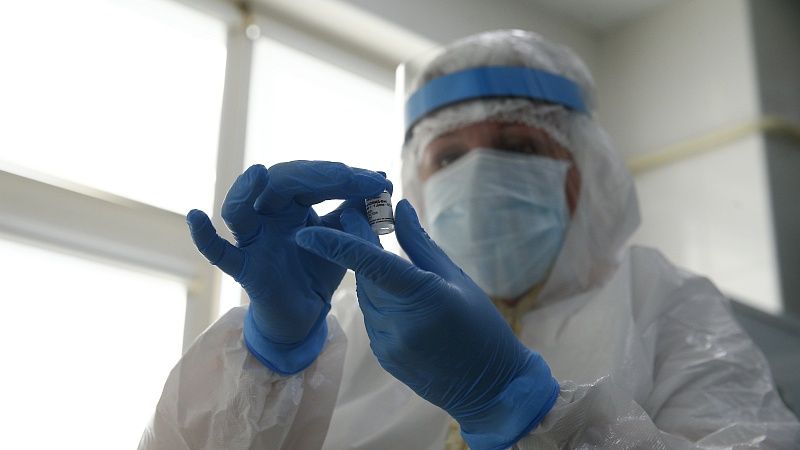 Инфекционист Мескина оценила риск завоза Эболы в Россию