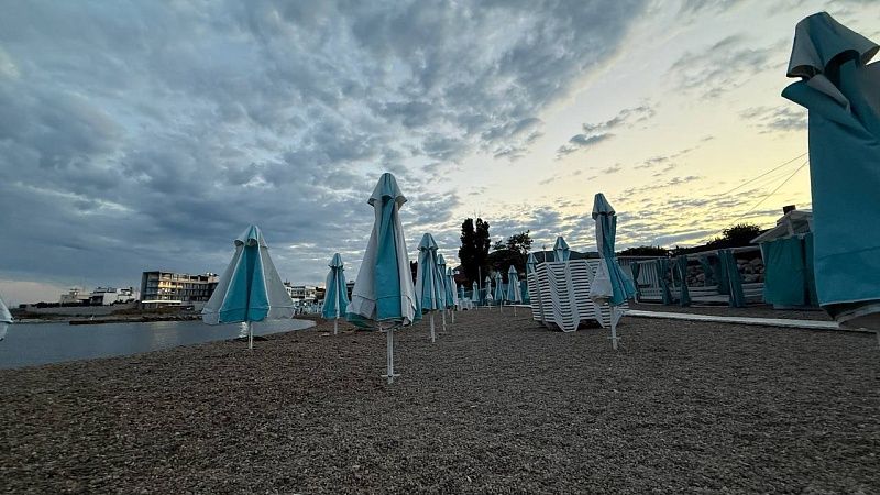 Отдыхающих эвакуировали с пляжей из-за угрозы атаки БПЛА в Новороссийске