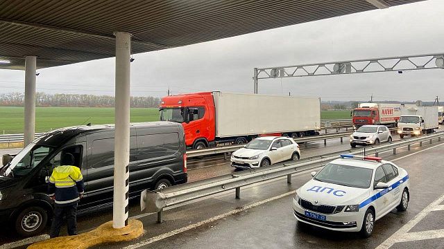 В Кущевском районе организован пост перенаправления грузовиков, движущихся в Крым