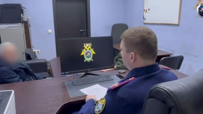 Двух экс-сотрудников коммерческой организации обвинили в крупной взятке в Анапе