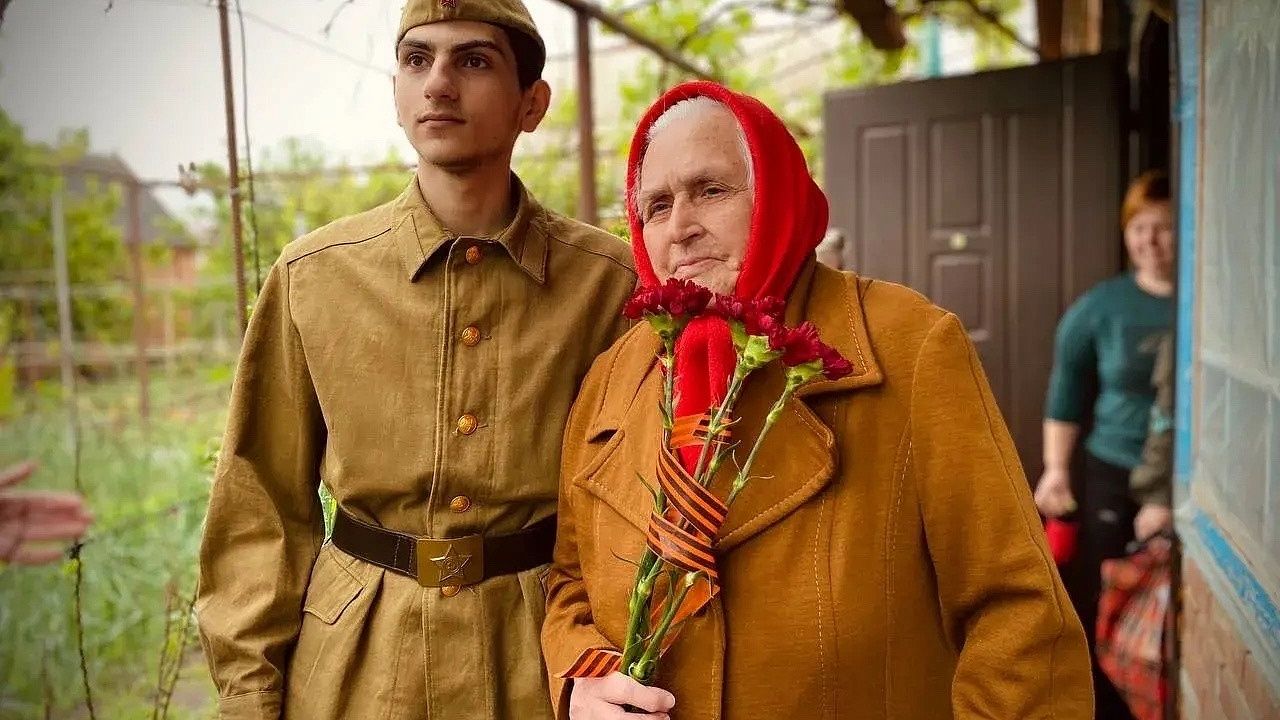 Кондратьев поздравил ветерана ВОВ Кобзареву с вековым юбилеем на Кубани