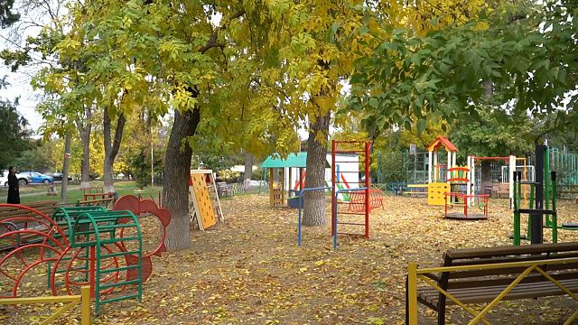 Глава Краснодара поручил проверить состояние всех городских детских площадок