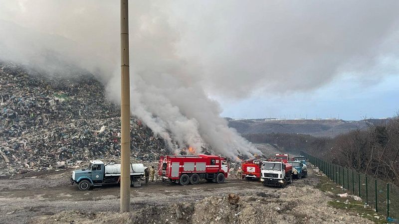 Площадь пожара на полигоне ТБО уменьшилась до 2100 «квадратов» в Новороссийске