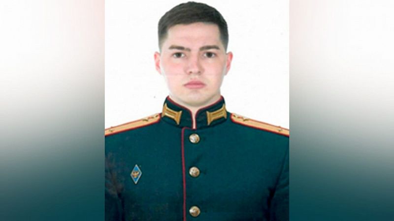 Лейтенант Александр Уваров настроил станцию связи, поврежденную миной украинских националистов 