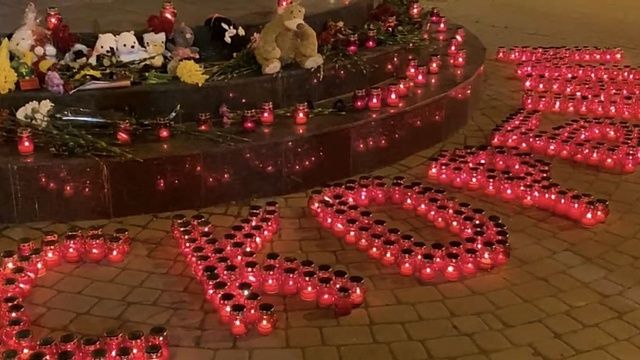 В Краснодаре на 9-й день траура по погибшим в «Крокусе» зажгли свечи Фото: телеканал Краснодар 
