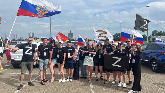 Команда «Zа наших Vсегда и VеZде» организовала автопробег в поддержку российских военнослужащих 