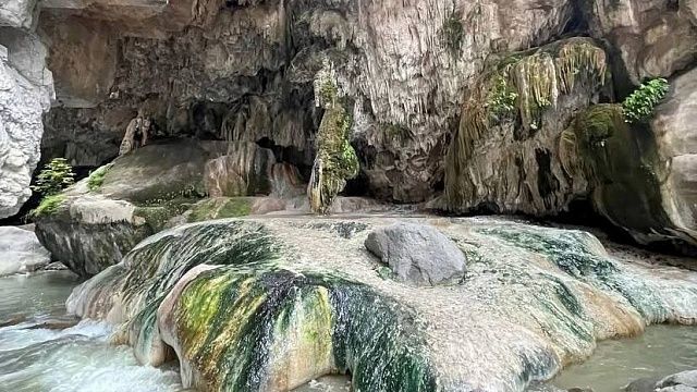 Бывший муж жившей в пещере Индии россиянки Кутиной потребовал опеку над детьми 