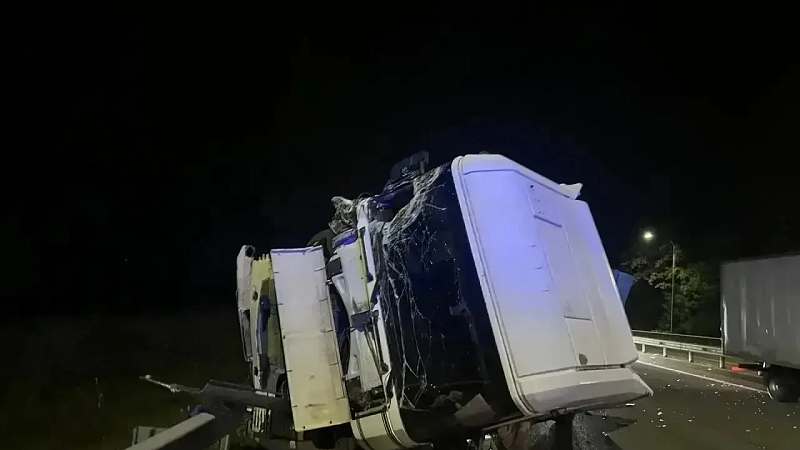 Водитель тягача погиб на трассе в Горячем Ключе 