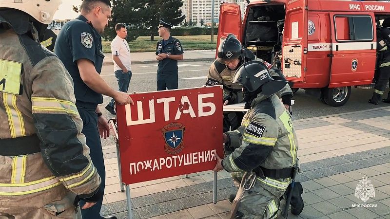 Четверых спасти не удалось: в «Баскет-Холле» прошли пожарно-тактические учения