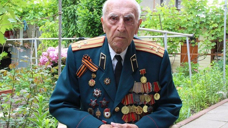 Кондратьев поздравил со столетним юбилеем ветерана Гришина из Ейского района