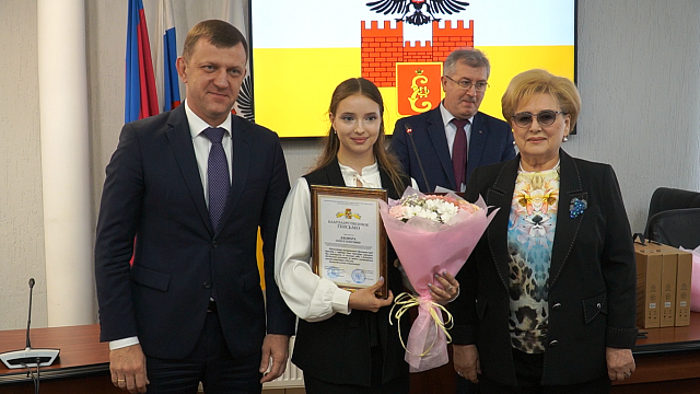 Евгений Наумов поздравил краснодарских 200-балльников с успешной сдачей ЕГЭ