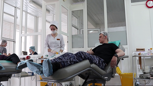 Сотрудники Росгвардии Краснодара сдали более 12 литров донорской крови 
