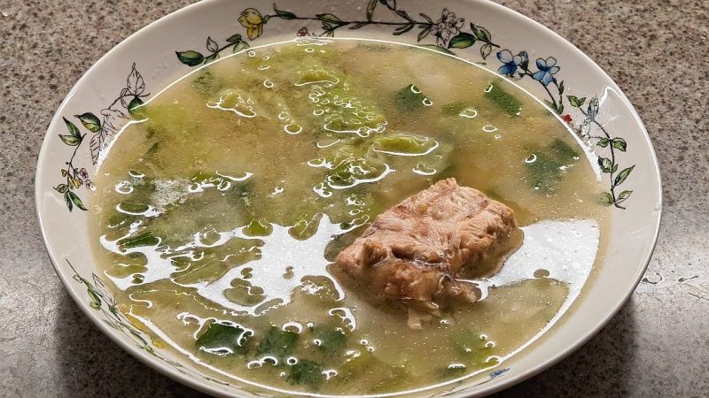 Россиянам объяснили, можно ли есть на работе