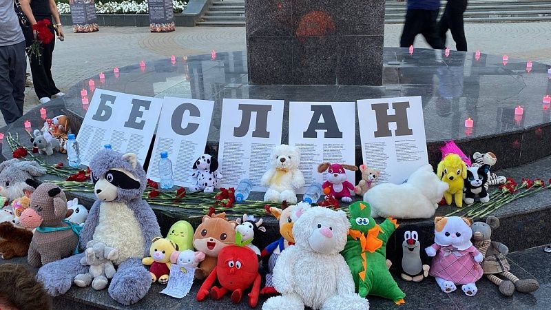 В России 1 сентября вспоминают трагедию с захватом заложников в школе Беслана