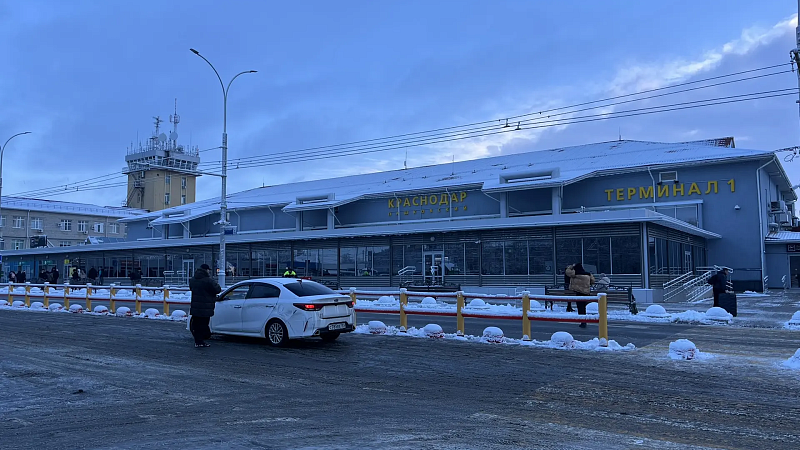 Из-за снегопада временно приостановил работу аэропорт Краснодара