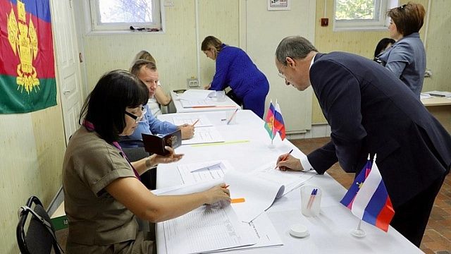 Председатель ЗСК Юрий Бурлачко проголосовал на выборах губернатора в Краснодаре