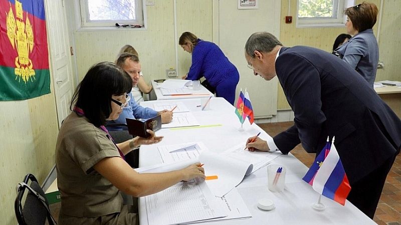 Председатель ЗСК Юрий Бурлачко проголосовал на выборах губернатора в Краснодаре