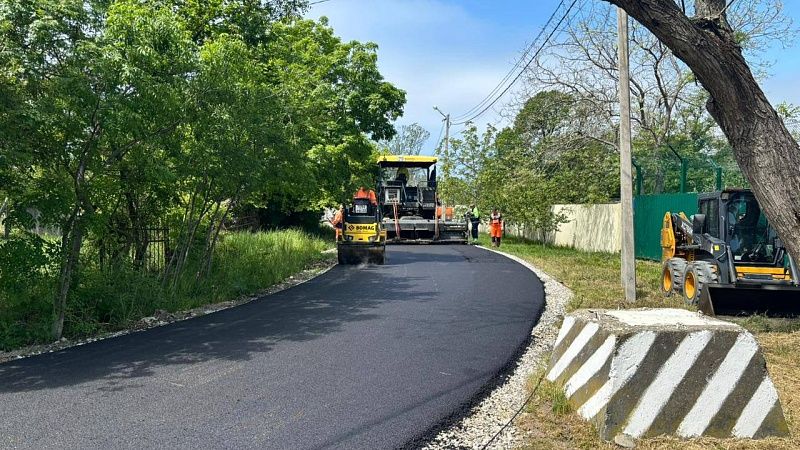 Ремонт дороги к военному памятнику завершат к 9 мая в Геленджике
