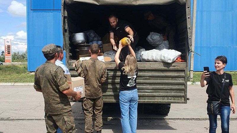 Краснодарцы передали детские письма и гостинцы солдатам СВО